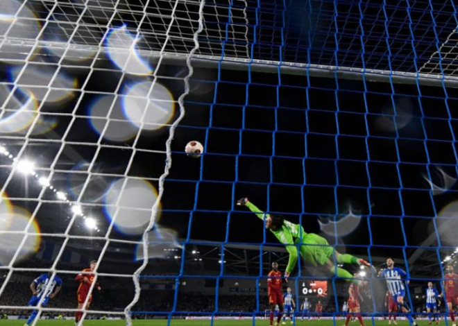 Brighton 1-0 Roma (Total : 1-4) : Danny Welbeck marque mais les Seagulls quittent la Ligue Europa